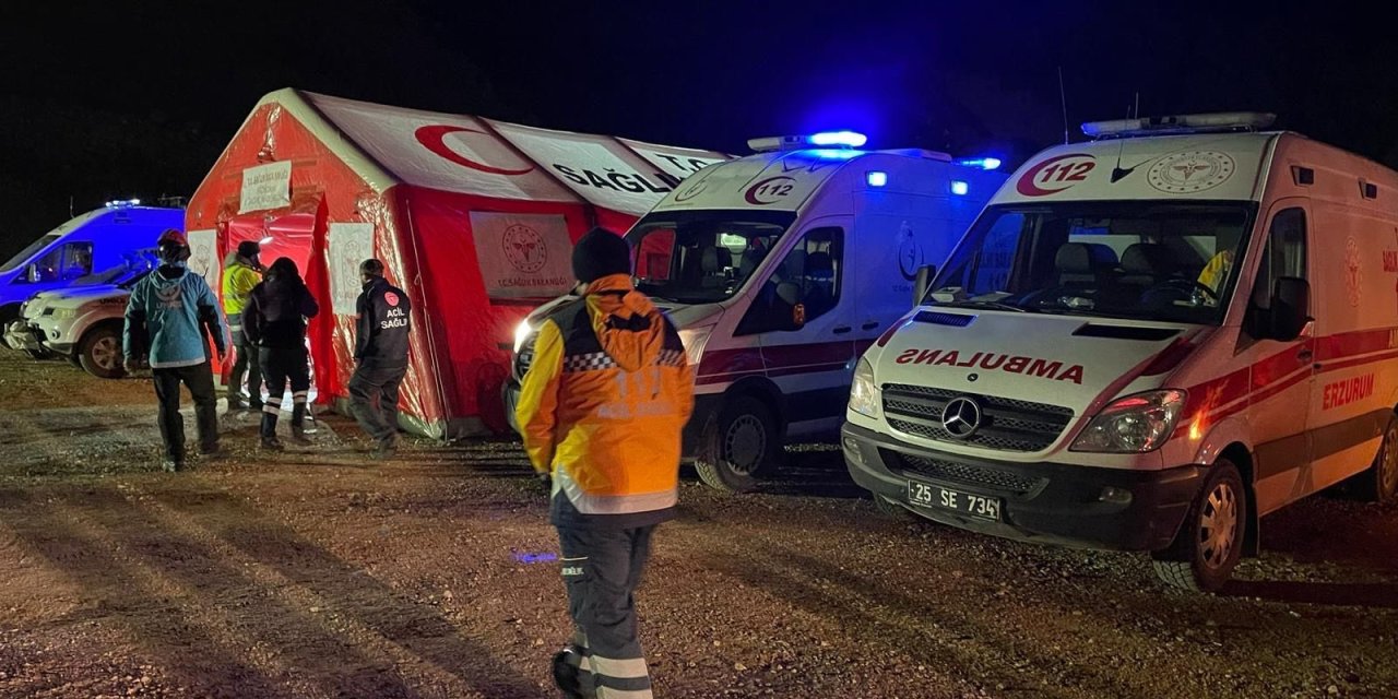 Altın Madeni Sahasında Toprak Kayması: 9 İşçi Kayıp (15)