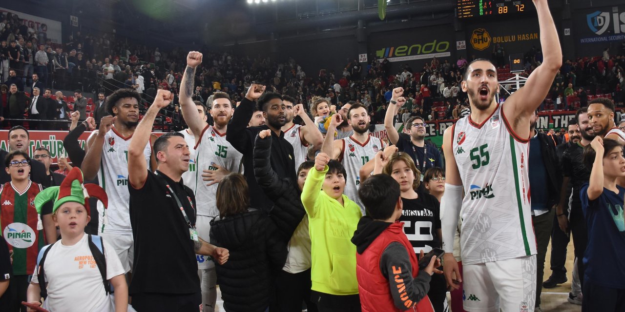 Pınar Karşıyaka Dörtlü Final Yolunda