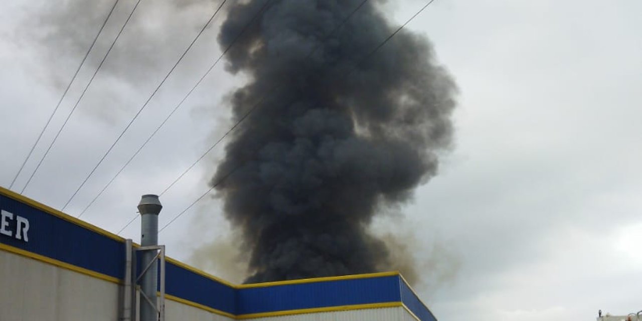 Kaçak Alkol Ve Temizlik Malzemeleri Ele Geçirilip Mühürlenen Depoda Yangın