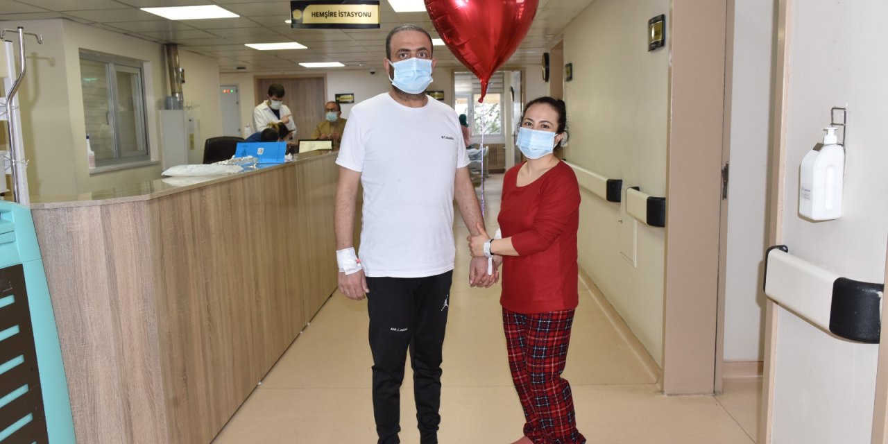 Sevgililer Günü’nde Eşine Böbreğini Verdi