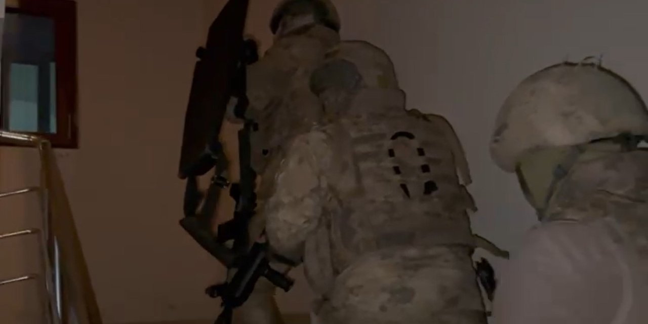 Diyarbakır'da Jandarma Ve Mit'ten Terör Operasyonu; 19 Gözaltı