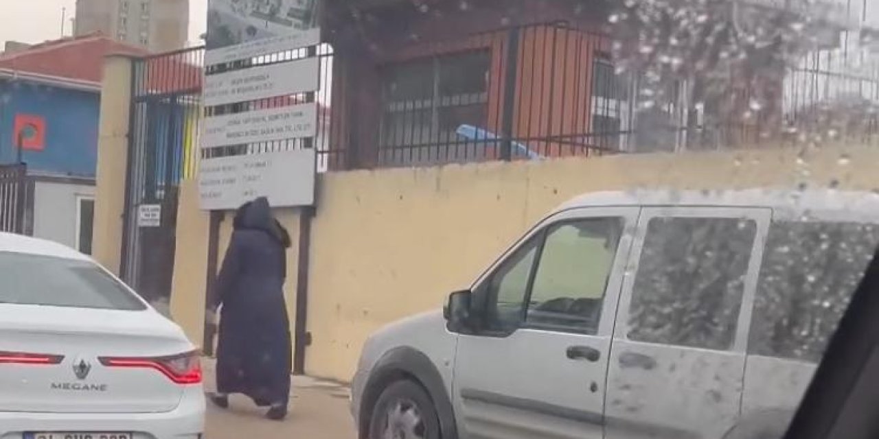 Avcılar'da Kaldırımda Giden Otomobil Sürücüsüne Para Cezası