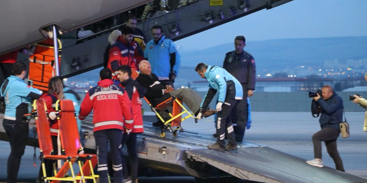 Gazze'ye Askeri Uçakla 1,5 Ton İlaç Ve Tıbbi Malzeme Götürüldü (3)