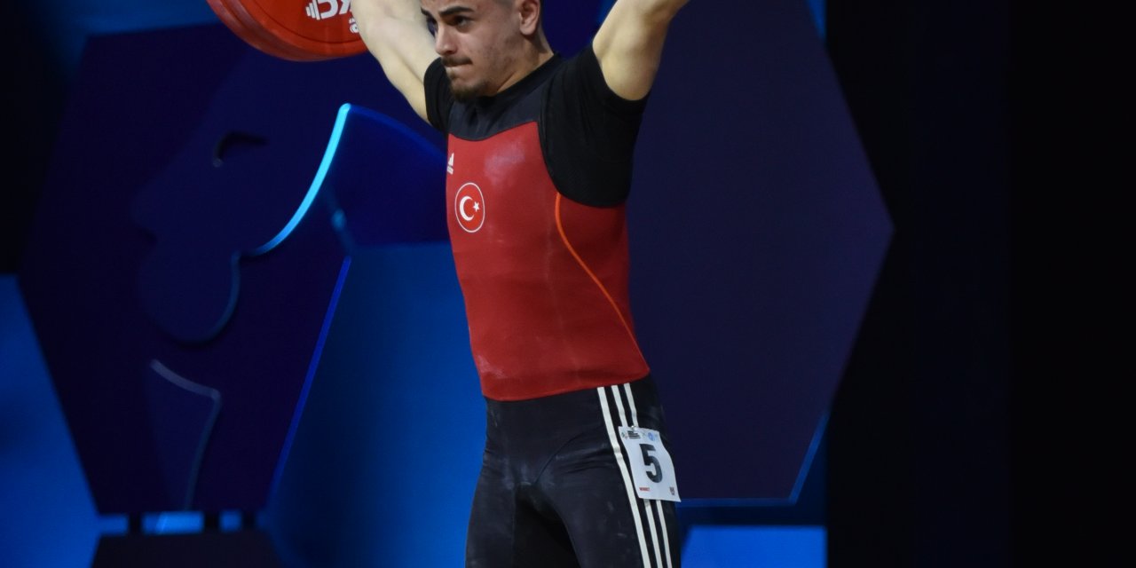 Kaan Kahriman, Avrupa Halter Şampiyonası'nda Altın Madalya Kazandı