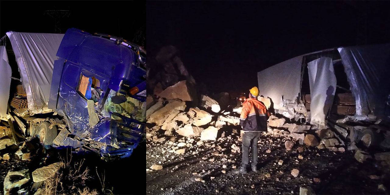 Artvin'de Heyelan; Kaya Parçalarının İsabet Ettiği Tır, Devrildi