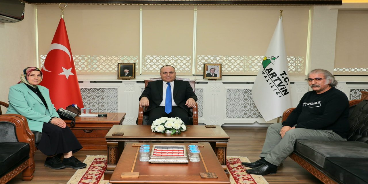 Artvin Valisi Cengiz Ünsal, şairlerle bir araya geldi