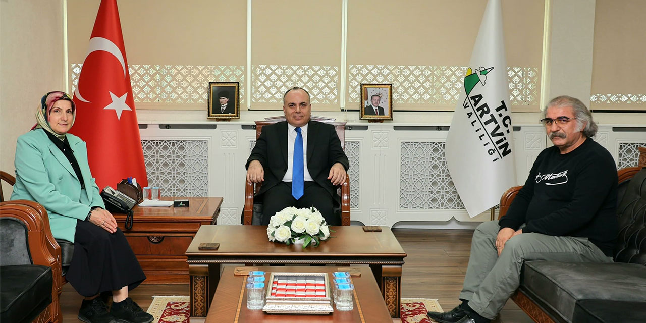 Artvin Valisi Cengiz Ünsal, şairlerle bir araya geldi