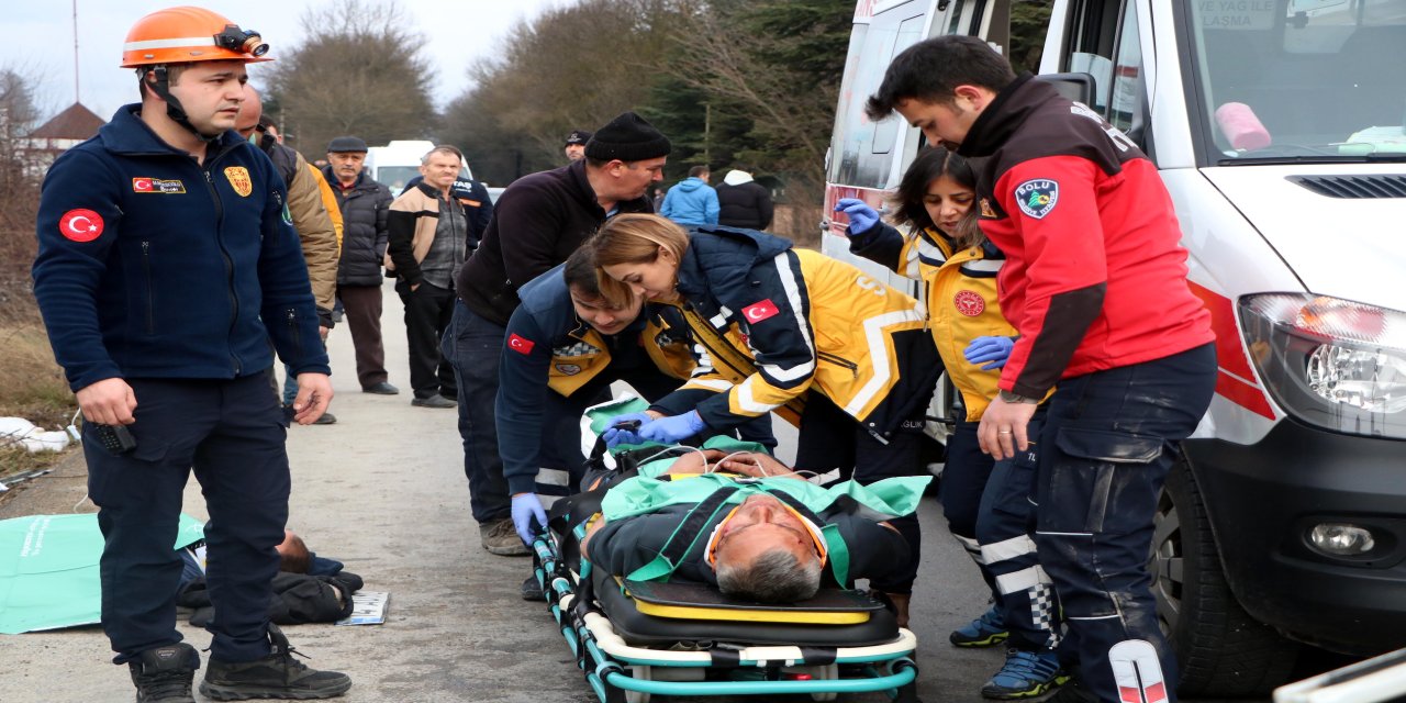 Forklifte çarpan otomobildeki 4 kişi yaralandı