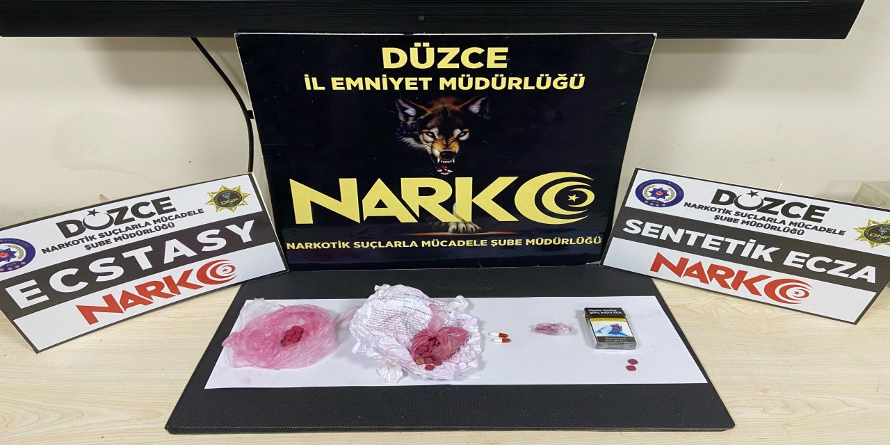 Düzce'de uyuşturucu satışına suçüstü; 3 tutuklama