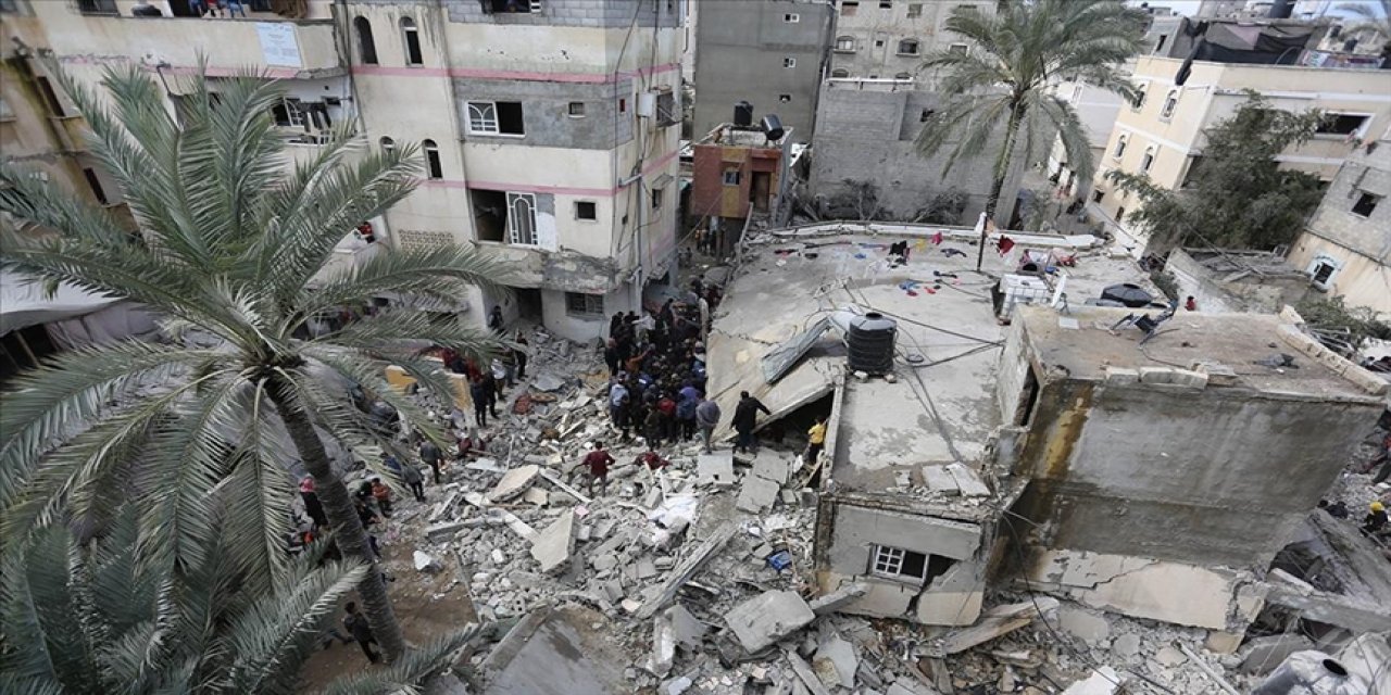 İsrail, Gazze'ye gece boyu düzenlediği saldırılarda onlarca Filistinliyi öldürdü
