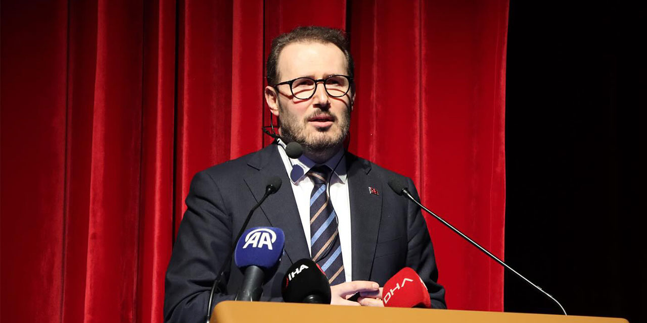 Sağlık Bakan Yardımcısı Birinci Rize'de "Sağlığın Geleceğini Yönetmek" konulu konferansa katıldı