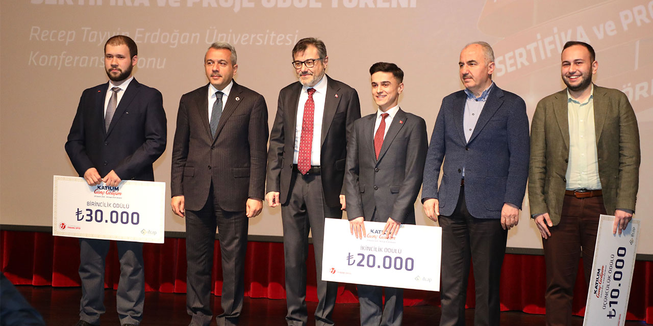 RTEÜ'de "Katılım Genç Gelişim Programı" sertifika ve ödül töreni düzenlendi