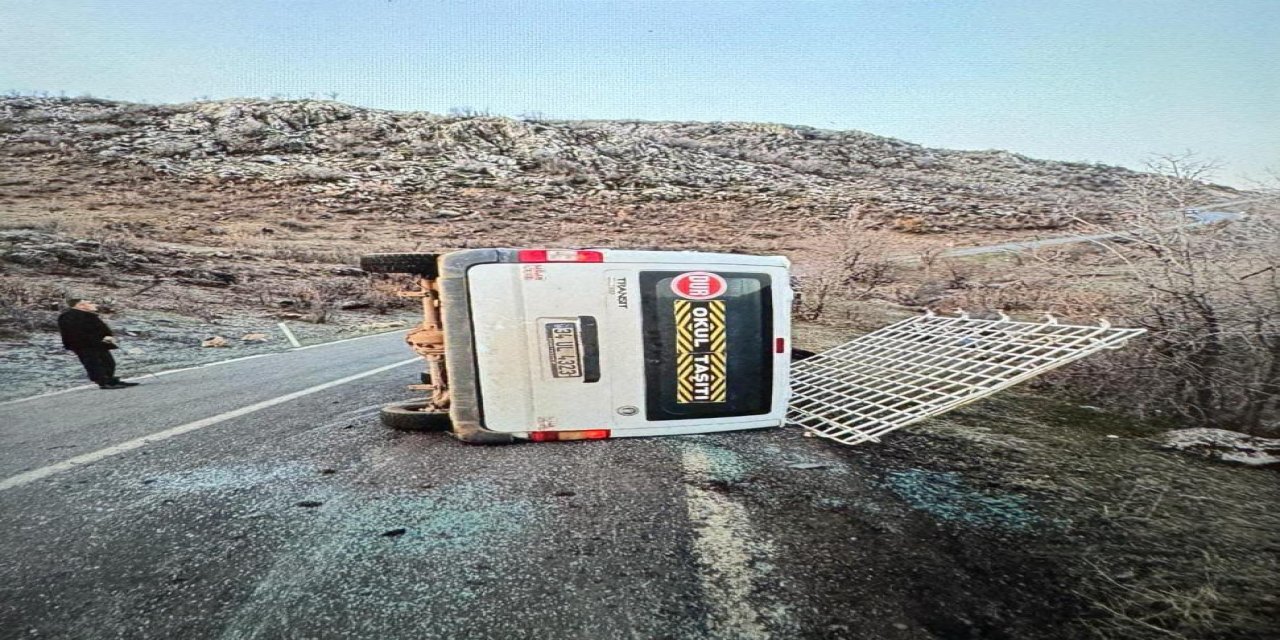 Siirt'te işçileri taşıyan minibüs devrildi: 11 yaralı