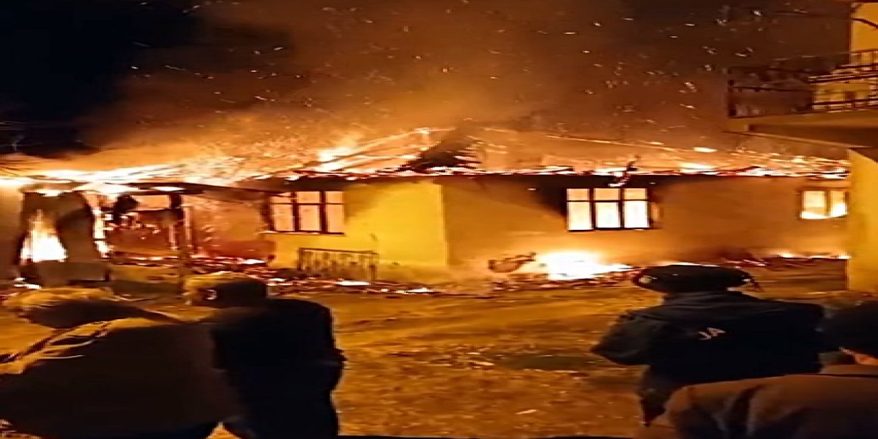 Düzce'de tek katlı ev alev alev yandı