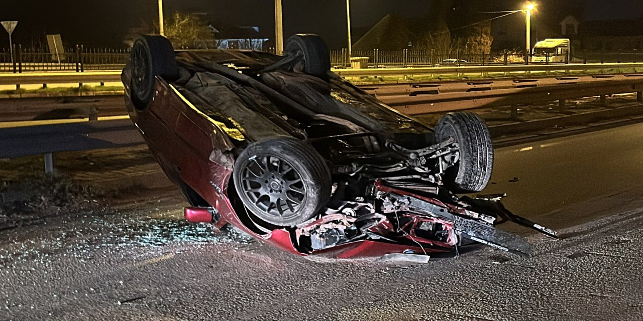 Takla atan otomobili bırakıp kaçtılar