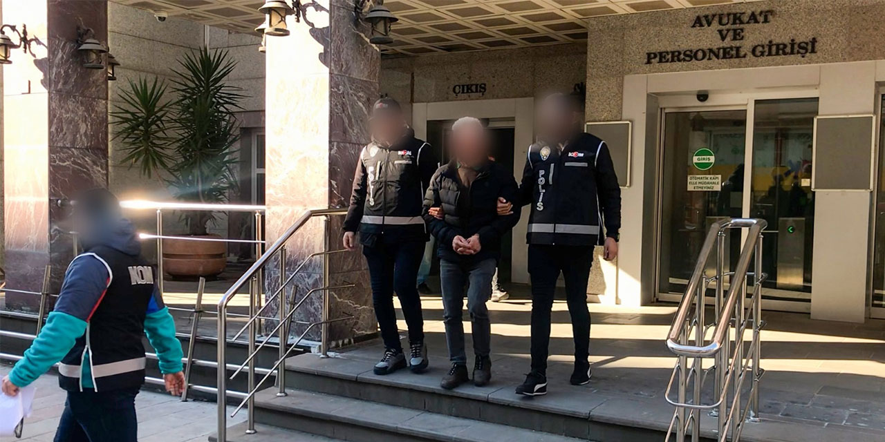 Rize'de Durdurulan Araçta 21 Ruhsatsız Tabanca Ele Geçirildi 3 Kişi Tutuklandı