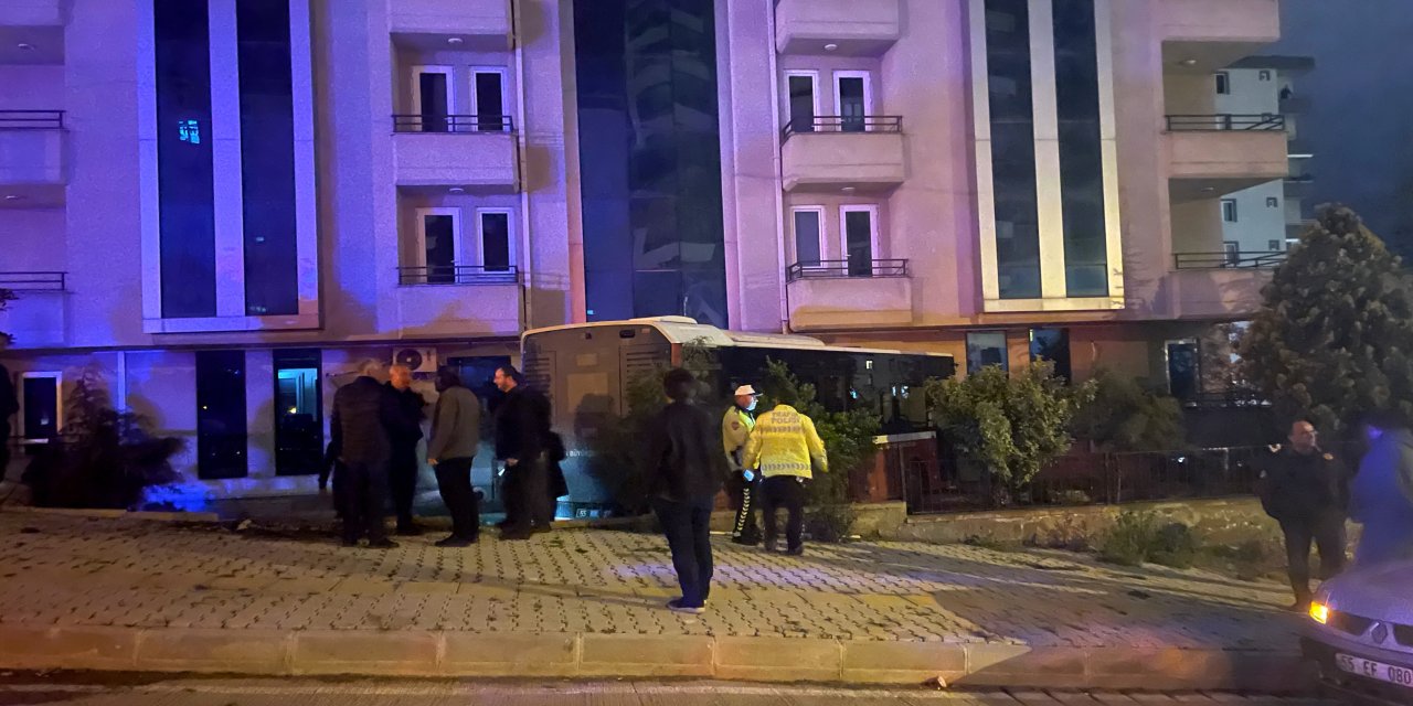 Samsun'da halk otobüsü öğrenci yurduna girdi