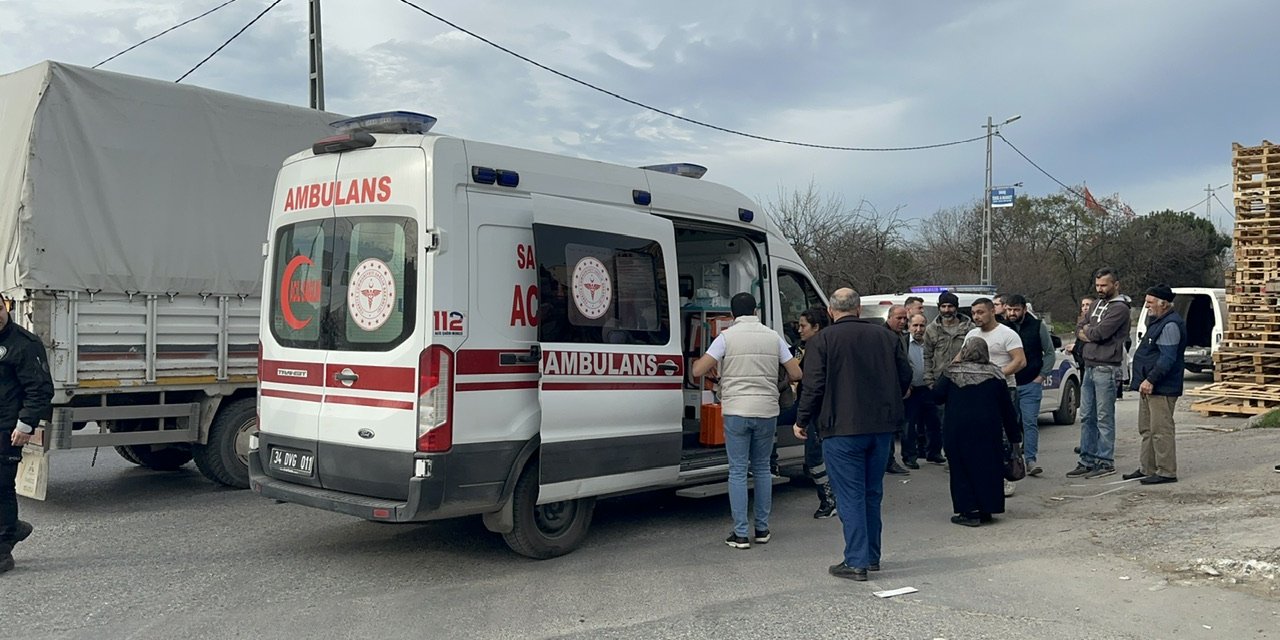 Ataşehir’de Sürücüsünün Kontrolünden Çıkan Hafif Ticari Araç Eve Girdi