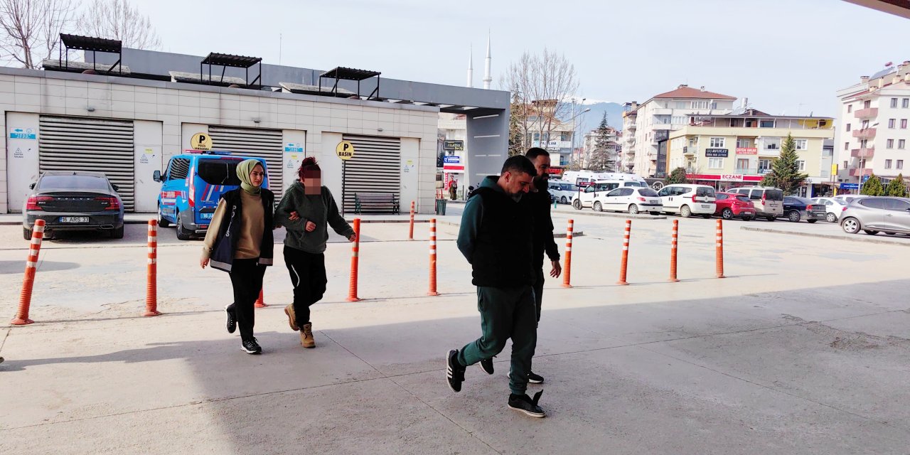 Sevgili Çift 1 Kilo Uyuşturucuyla Yakalandı; 1 Tutuklama