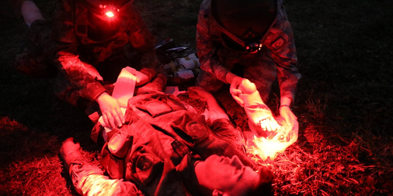 Gece Şartlarında Yaralıya Müdahale Ve Sıhhi Tahliye Tatbikatı Yapıldı