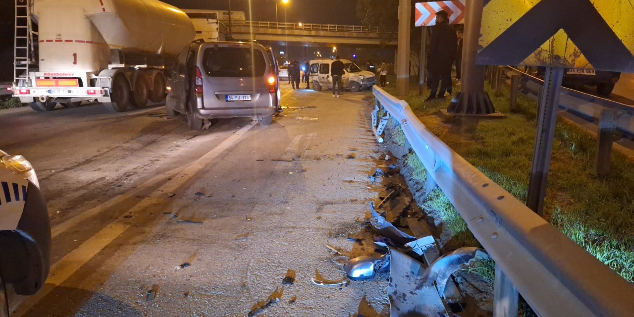 Kartepe'de 3 Araç Zincirleme Kazaya Karıştı; 3 Yaralı