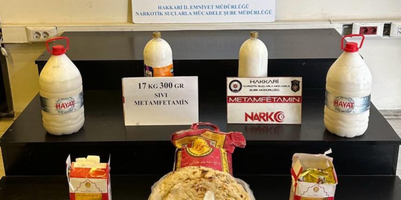 Hakkari'de 2 Minibüste 13 Kilo Külçe Altın İle 17 Kilo Uyuşturucu Ele Geçirildi