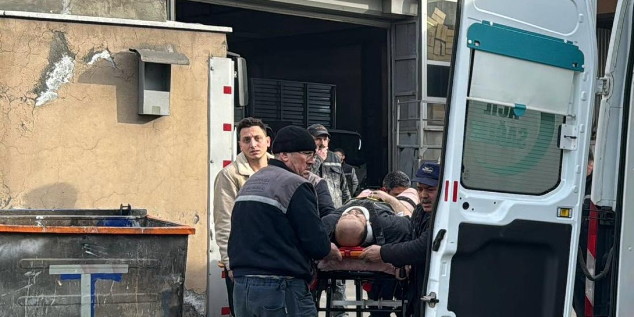 Üzerine Kamyon Kasası Düşen İşçi Ağır Yaralandı