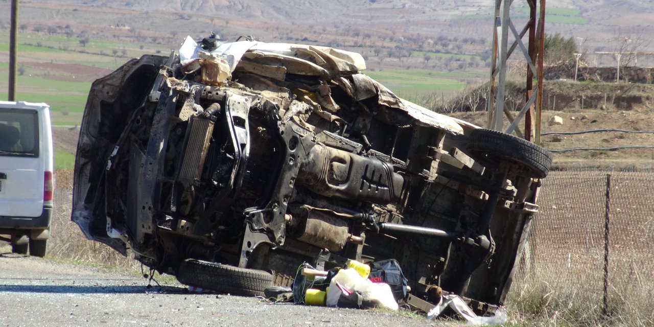 Devrilen Minibüsteki 3 Kişi Ağır Yaralandı