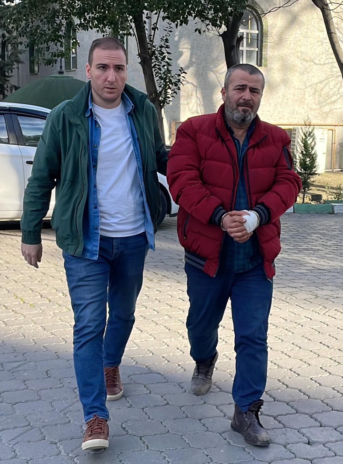 Samsun'da bir kişi tartıştığı garsonu silahla yaraladı