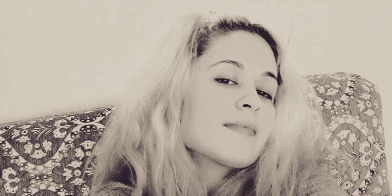 İzmir'de Ayrı Yaşadığı Eşini İş Görüşmesi Çıkışında Öldürdü