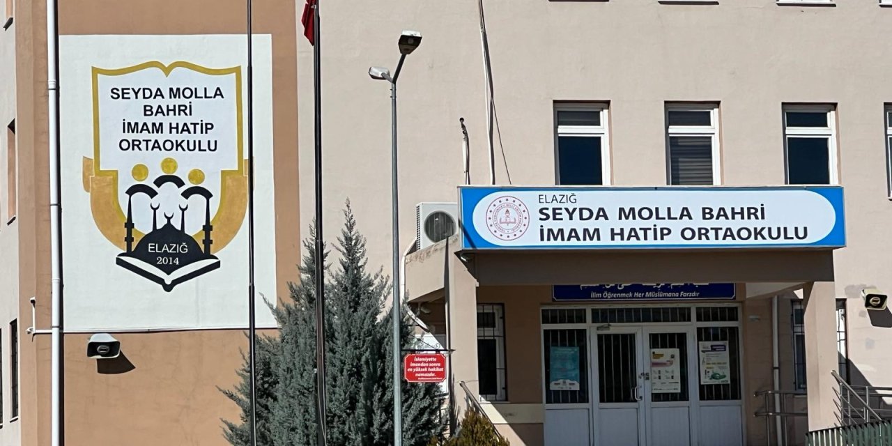 Ortaokulda Öğrenci Tartıştığı Arkadaşını Bıçakladı