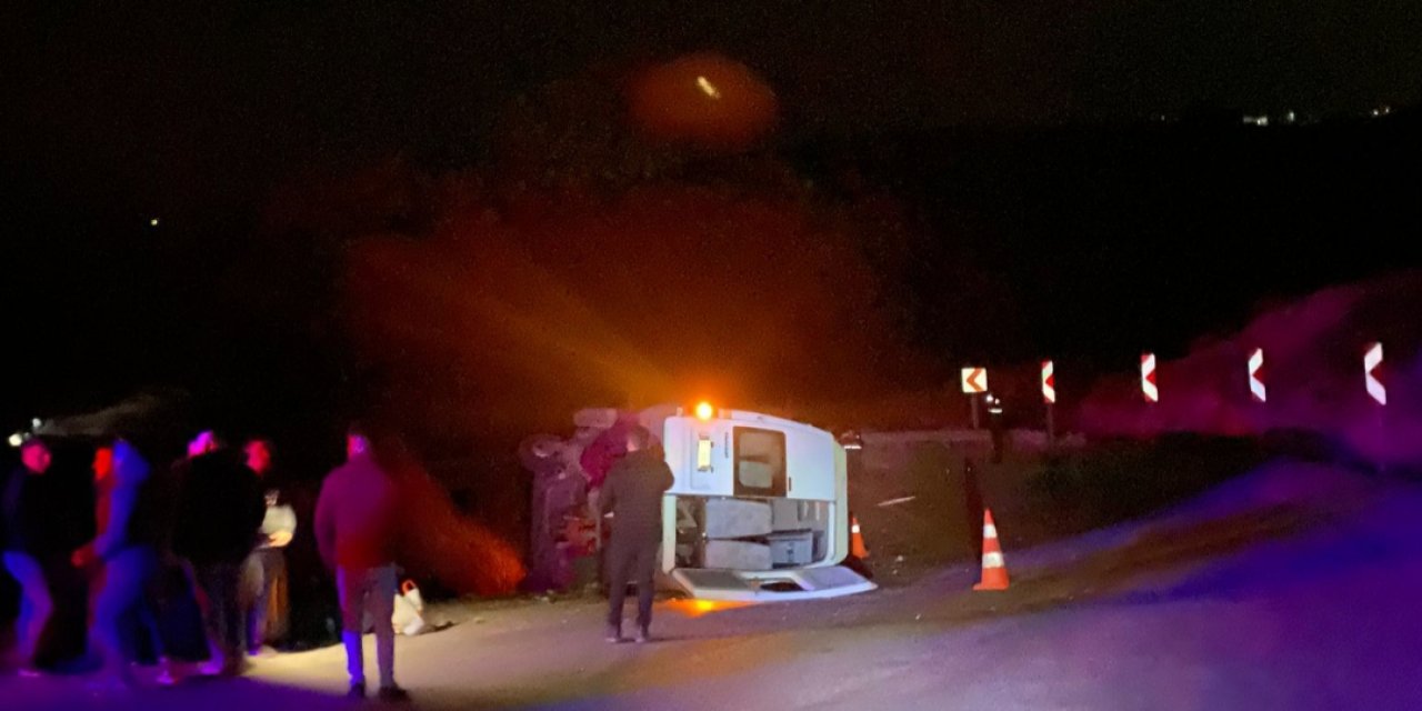 Ankara'da Askerlerin Taşındığı Servis Aracı Devrildi: 1 Yaralı