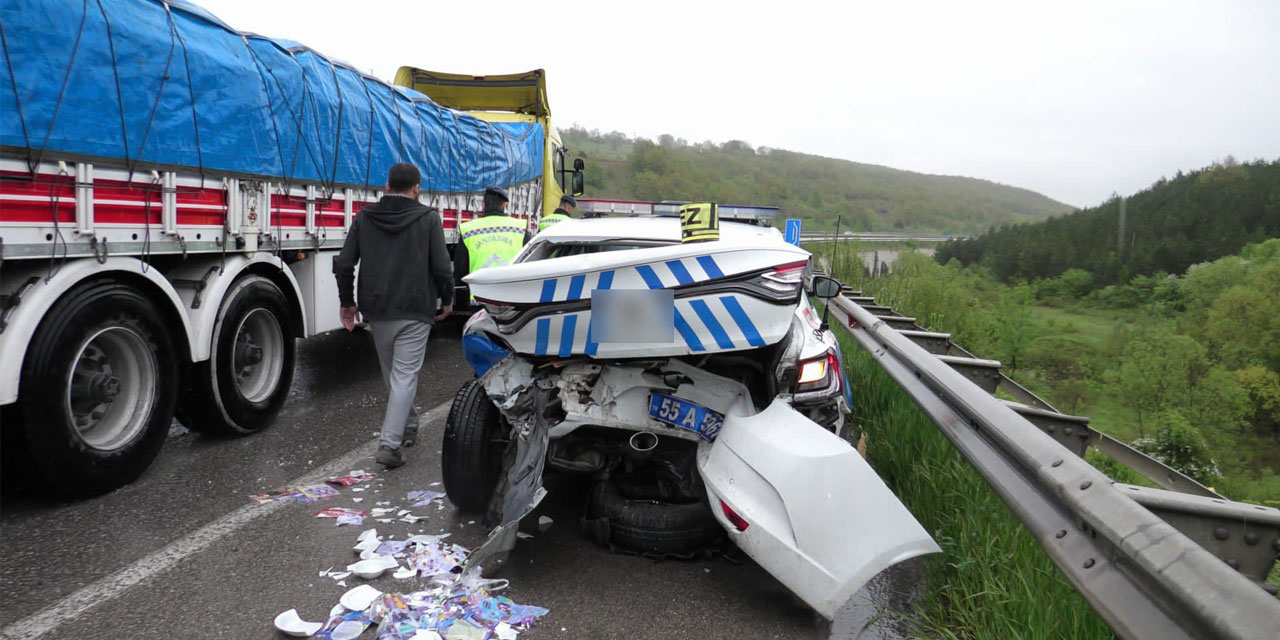Kazaya müdahale eden polis aracına çarpan Rize plakalı otomobildeki 3 kişi yaralandı