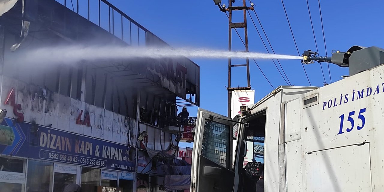 Van'da İş Yerinde Çıkan Yangına Toma İle Müdahale