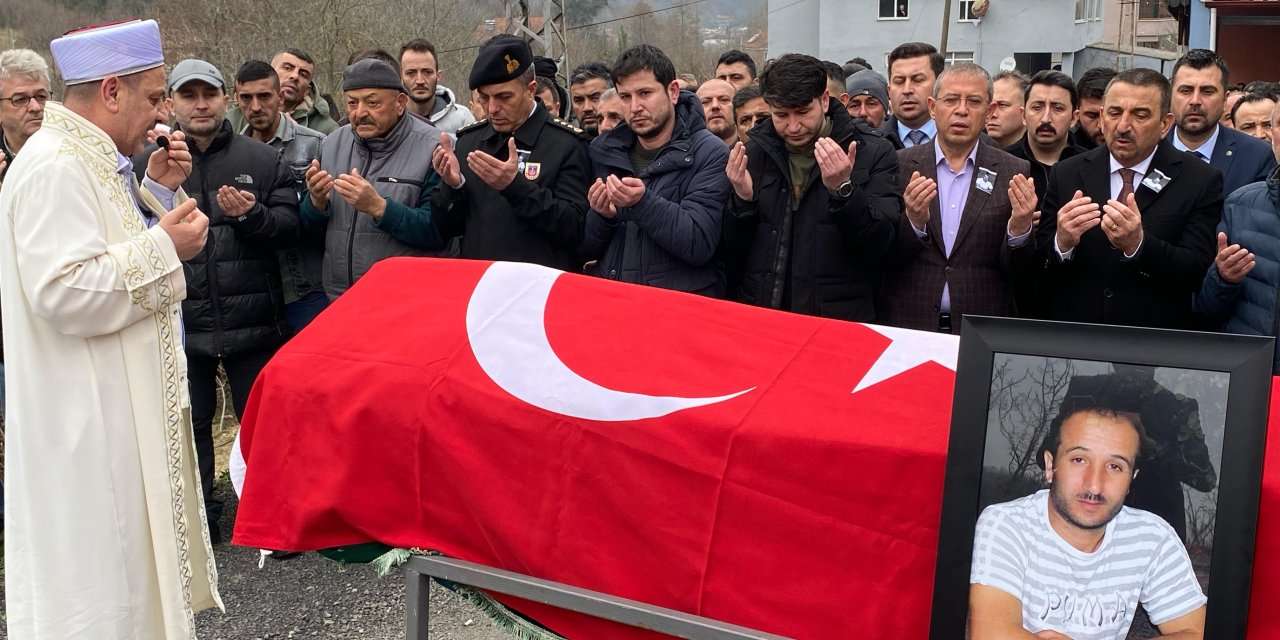 Kömür Tumbasına Sıkışıp Ölen Madenci Toprağa Verildi