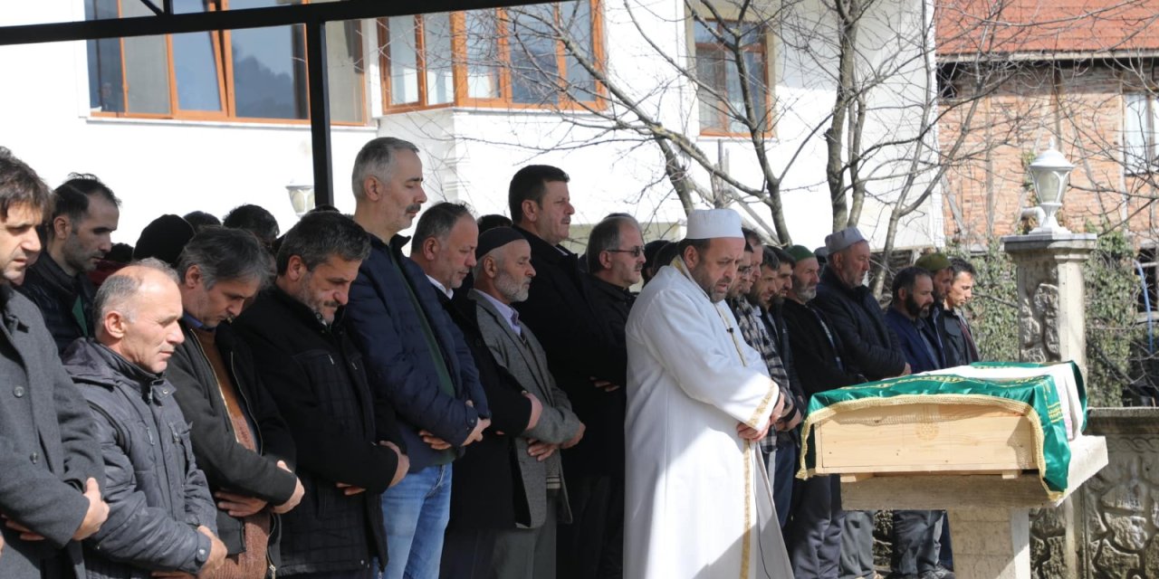 Boşanma Aşamasındaki Eşi Tarafından Öldürülen Kadın Toprağa Verildi