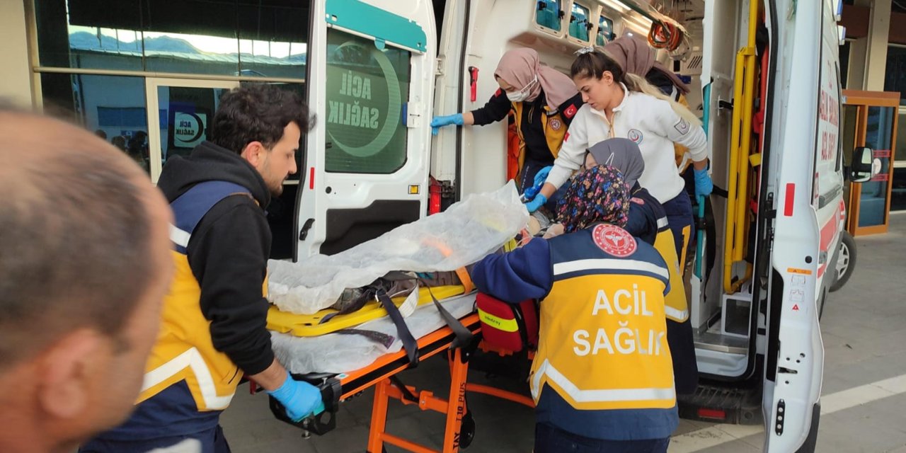 Evin Duvarına Çarpıp Devrilen Traktörün Sürücüsü Öldü