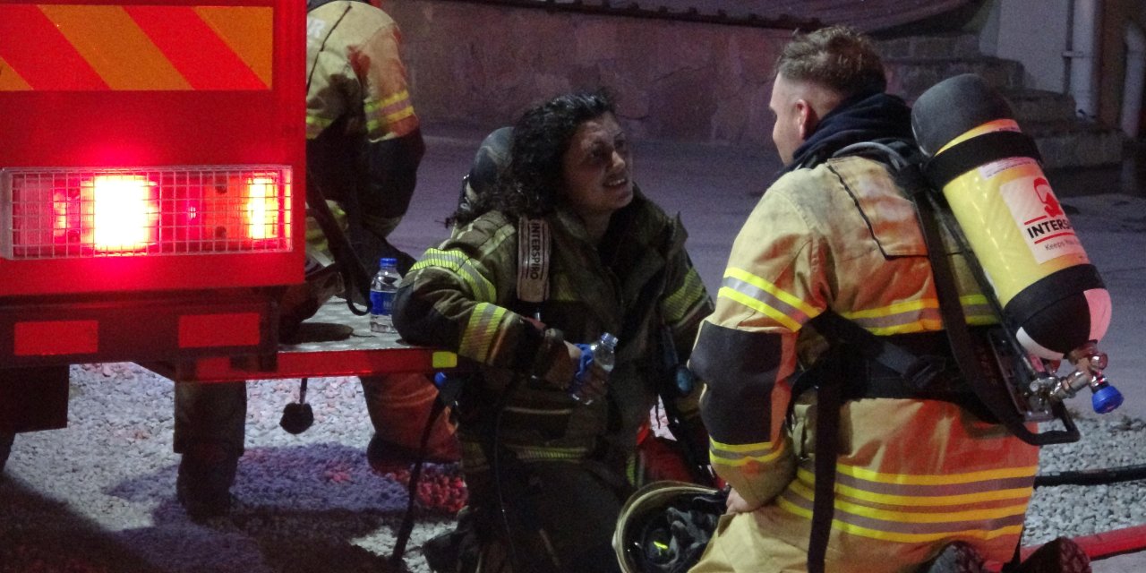 İzmir'de Ayakkabı İmalathanesinde Çıkan Yangın Korkuttu