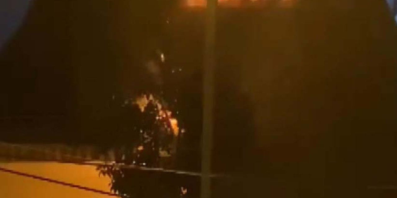 Eyüpsultan'da Kıraathanede Başlayan Yangın 2 Binanın Dış Cephesine Sıçradı