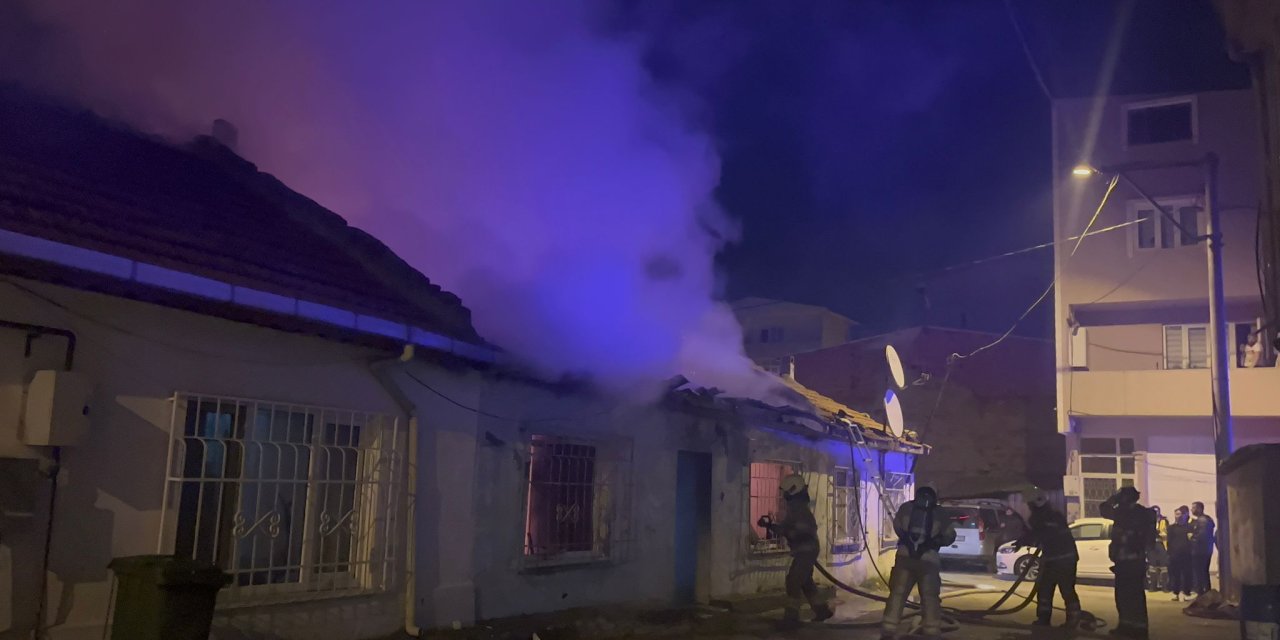Bursa'da Tek Katlı Evde Yangın