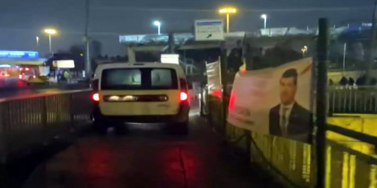 Avcılar'da Kaldırımda İlerleyen Araç Yayaları Zor Durumda Bıraktı