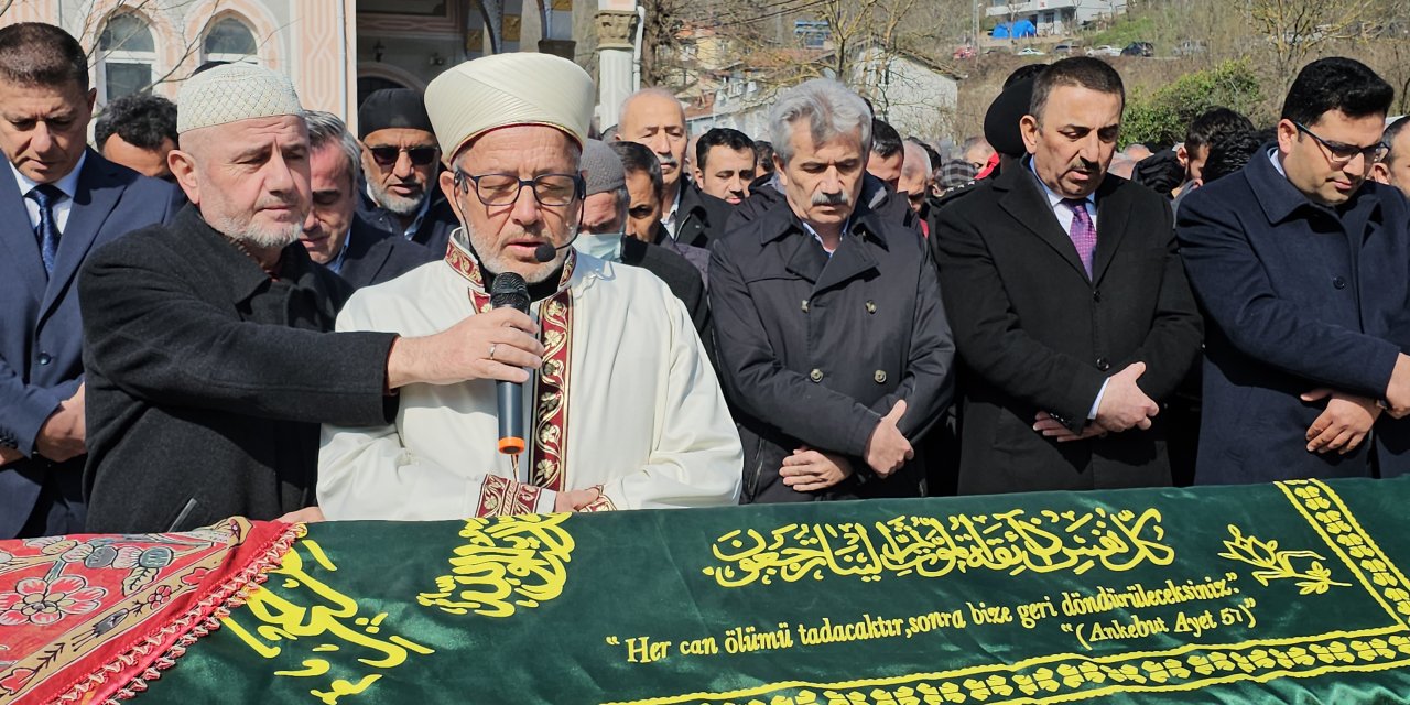 Danıştay Başkanı Yiğit, Ablasını Son Yolculuğuna Uğurladı