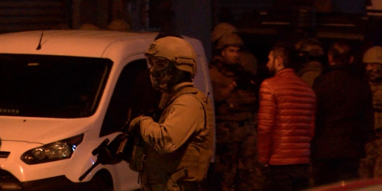'Çirkinler' Suç Örgütü Operasyonu: Arnavutköy'de Otomatik Silahlarla Saldırı Düzenleyenler Sultangazi'de Yakalandı