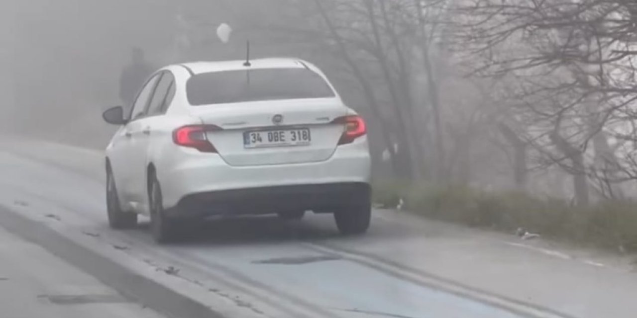 Cadde Yerine Kaldırımdan Gitti Yayalardan Yol İstedi