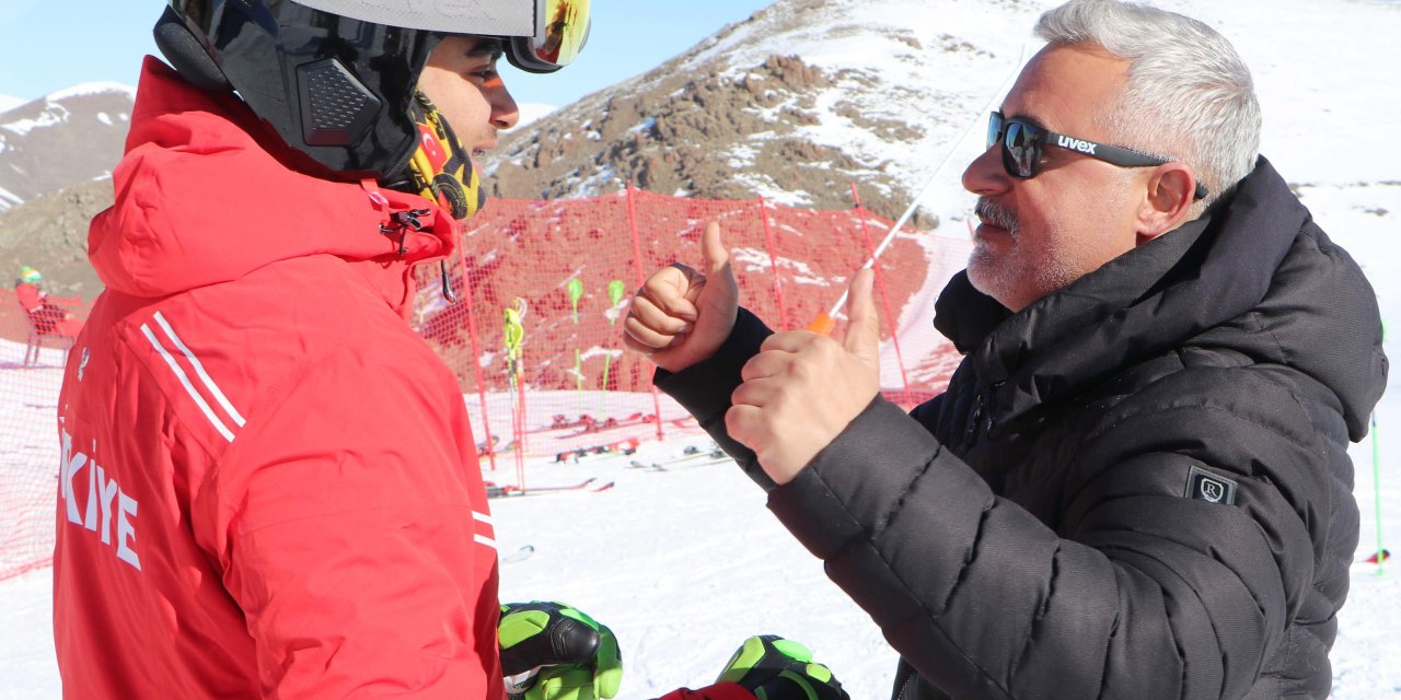 Jak Timleri Sayesinde Başladığı Kayakta Türkiye'yi Olimpiyatta Temsil Edecek