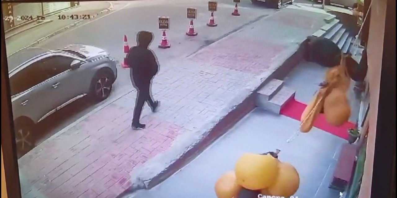 Beylikdüzü'nde Esnafa Silahlı Saldırı Kamerada
