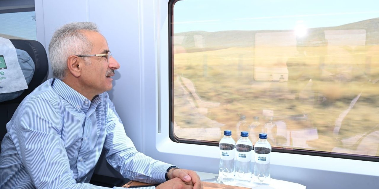 Bakan Uraloğlu: Nisanda Yeni Turistik Tren Seferleri Başlayacak