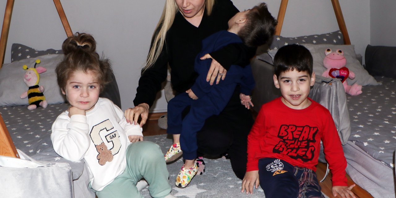 Üçüzlerinden İkisi Beyin Felci Geçiren Anneden Yardım Çağrısı: Çocuklarımı Ayağa Kaldırmak İstiyorum