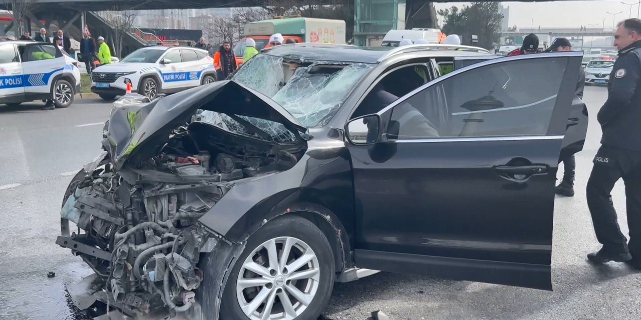 Büyükçekmece'de Tır'a Arkadan Çarpan Otomobilin Sürücüsü Öldü