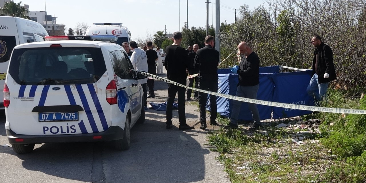 Bisikletiyle Giderken Çalılıkta Kadın Cesedi Buldu